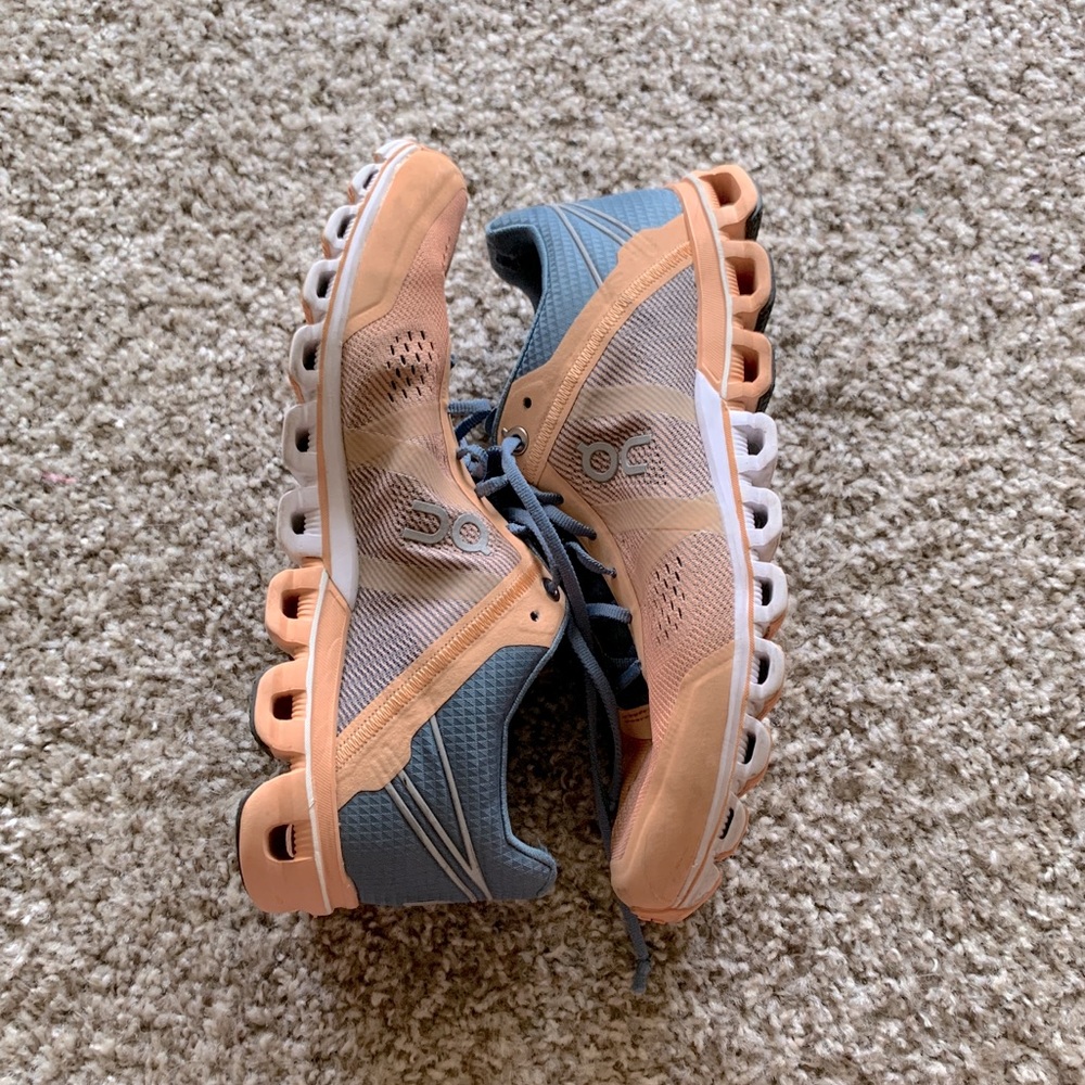 ON Cloudflow Running Shoes